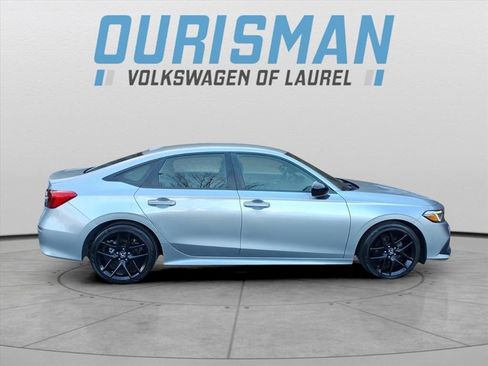 Used 2022 Honda Civic Sport image 2