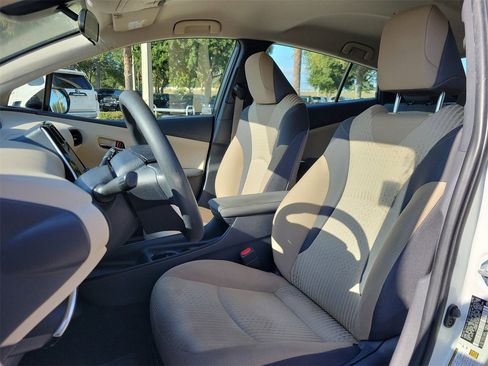 Used 2018 Toyota Prius Four image 16
