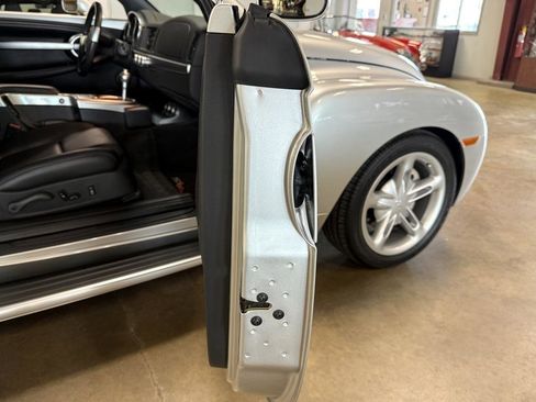 Used 2004 Chevrolet SSR w/ Preferred Equipment Group image 81