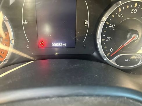 Used 2017 Jeep Renegade Latitude FWD image 11