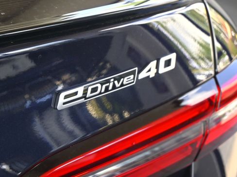 New 2024 BMW i5 eDrive40i w/ Executive Package image 5