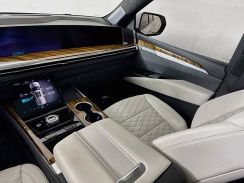 Used 2026 Cadillac Escalade ESV Platinum Sport w/ LPO, Floor Liner Package AWD/4WD image 25
