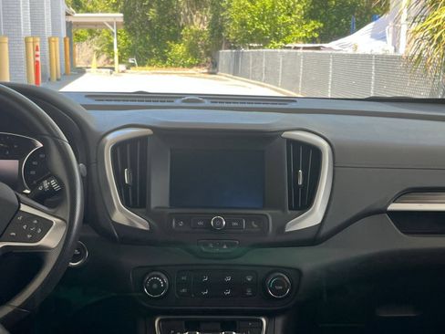 Used 2024 GMC Terrain SLE FWD image 17