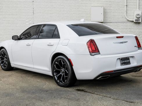 Used 2019 Chrysler 300 S image 9