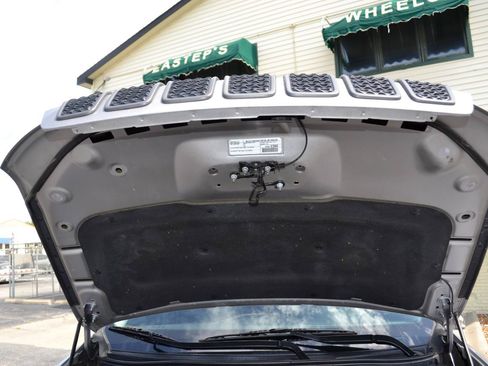 Used 2020 Jeep Cherokee Trailhawk w/ Cold Weather Group AWD/4WD image 49