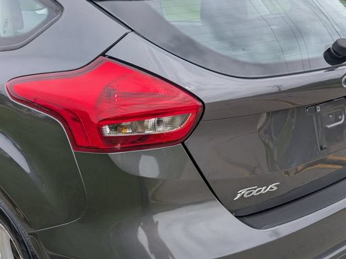 Used 2017 Ford Focus SE w/ Cold Weather Package FWD image 28