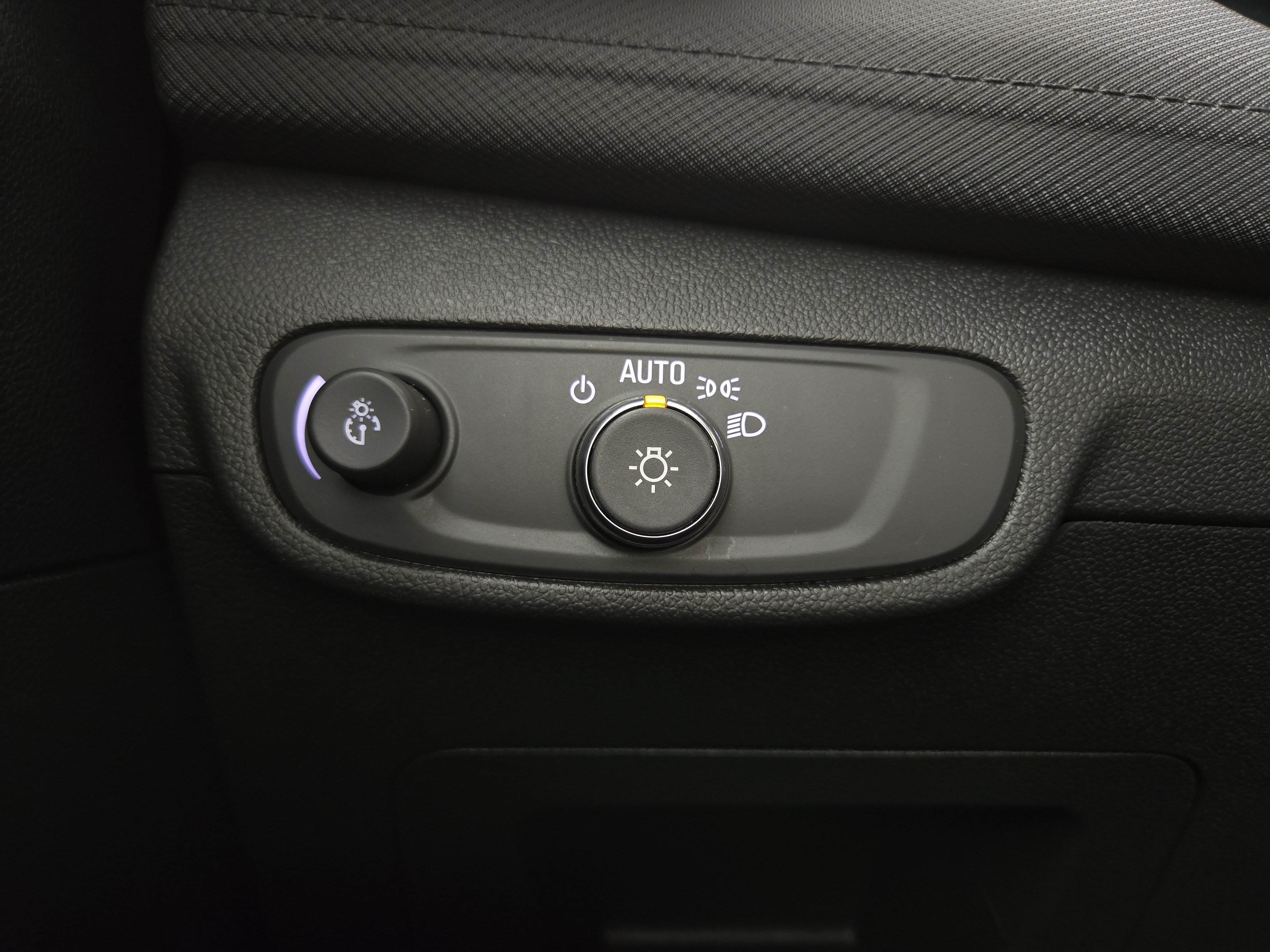 Used 2025 Chevrolet TrailBlazer LT AWD/4WD image 24