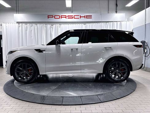 Used 2024 Land Rover Range Rover Sport Dynamic SE AWD/4WD image 2