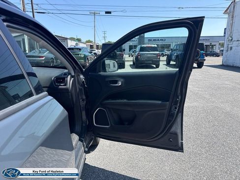 Used 2018 Jeep Compass Limited w/ Trailer Tow Group AWD/4WD image 35