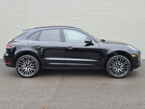 Certified 2025 Porsche Macan image 10