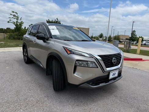 Used 2022 Nissan Rogue SL FWD image 3