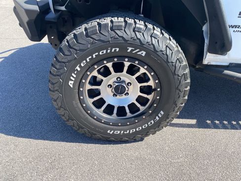 Used 2017 Jeep Wrangler Unlimited Sport w/ Quick Order Package 24S AWD/4WD image 11