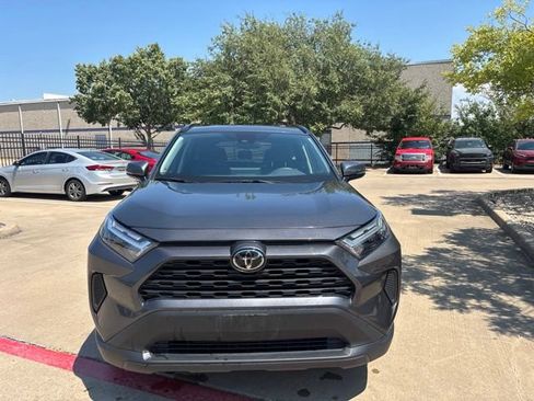 Used 2025 Toyota RAV4 XLE AWD/4WD image 2
