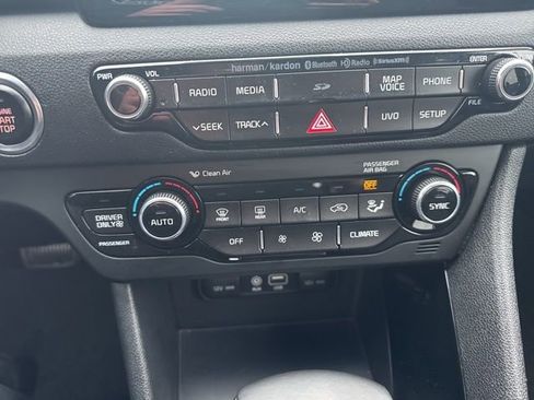 Used 2017 Kia Niro EX image 21