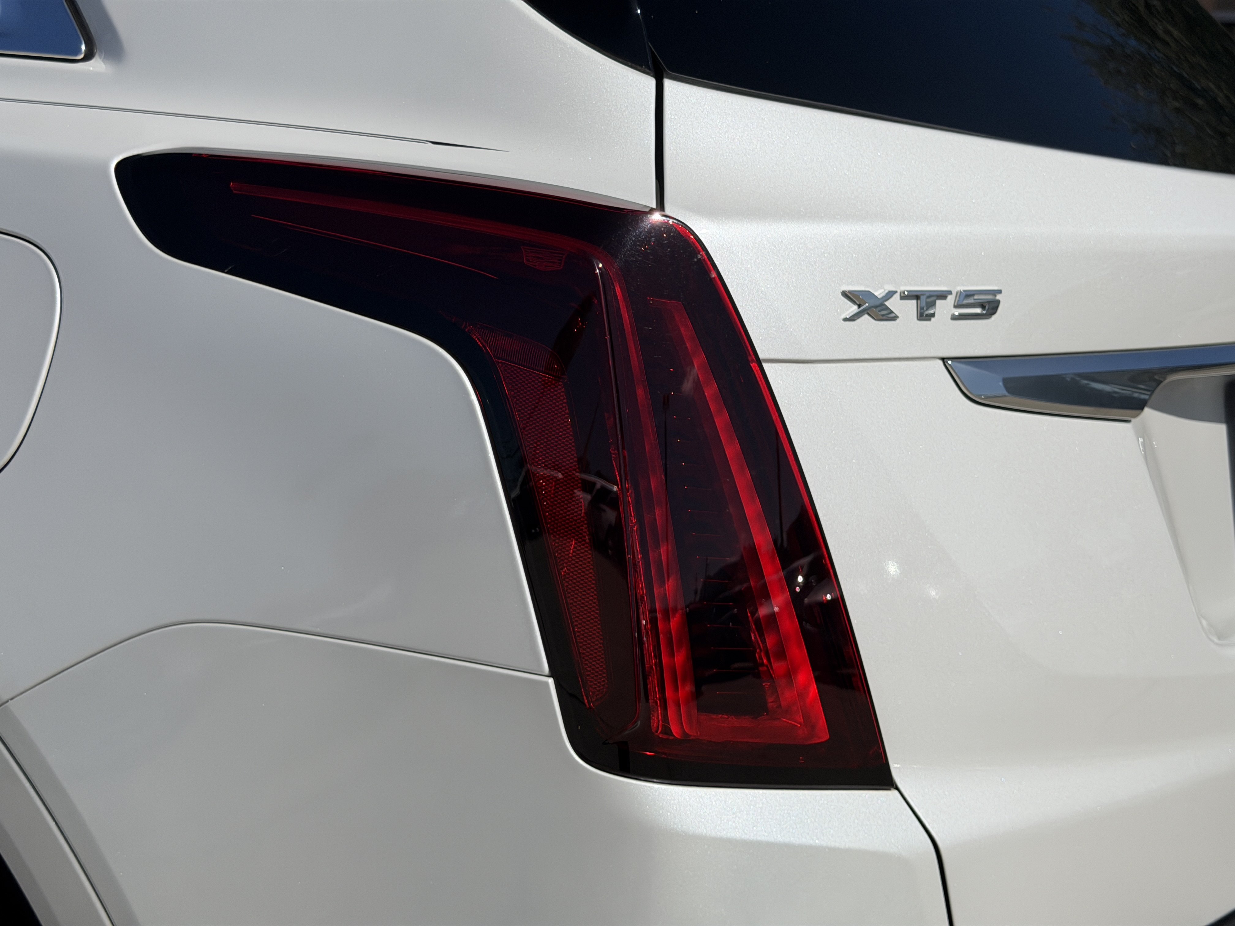 Certified 2022 Cadillac XT5 Premium Luxury FWD image 9