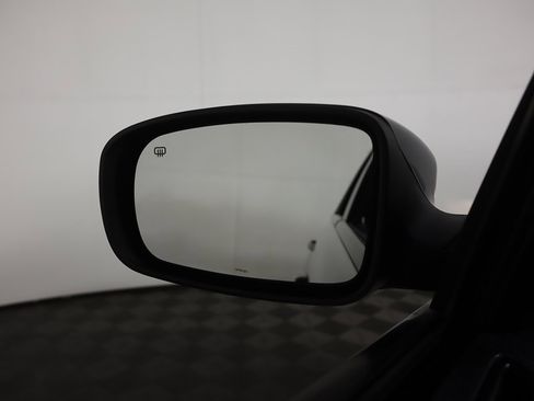 Used 2023 Chrysler 300 Touring w/ Sport Appearance Package image 32