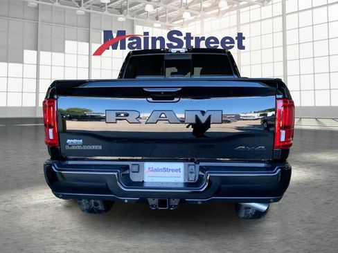 New 2026 RAM 2500 Laramie AWD/4WD image 4