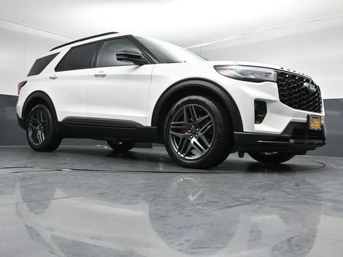 Certified 2025 Ford Explorer ST AWD/4WD image 39