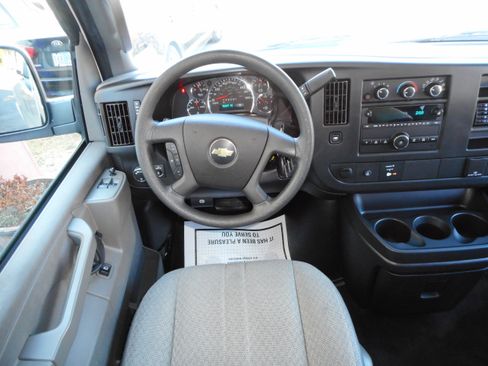 Used 2017 Chevrolet Express 3500 LT w/ LT Preferred Equipment Group RWD image 24