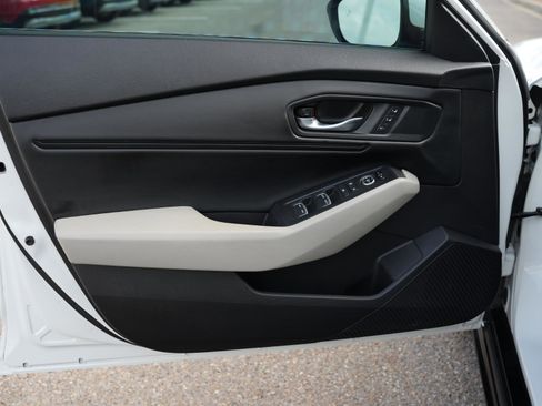 Used 2023 Honda Accord EX-L image 6