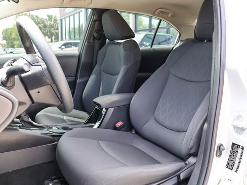 Used 2021 Toyota Corolla LE FWD image 25
