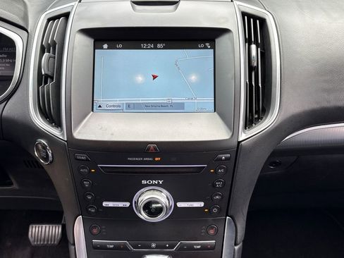 Used 2017 Ford Edge Titanium w/ Technology Package FWD image 23