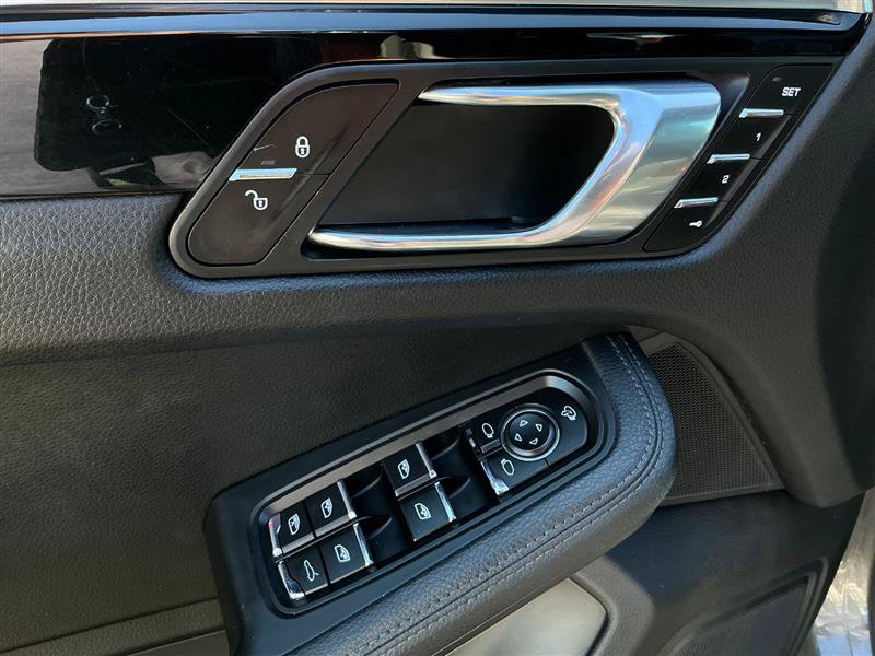 Used 2015 Porsche Macan S AWD/4WD image 19