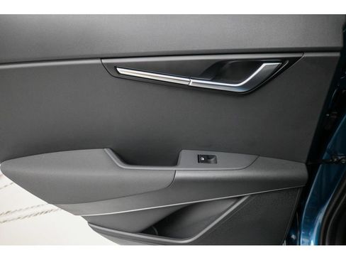 New 2026 Kia Niro EX FWD image 11