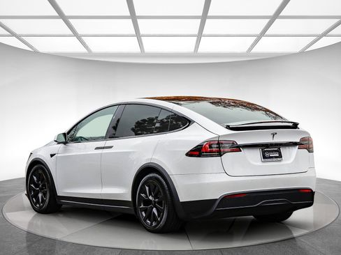 Used 2023 Tesla Model X image 2