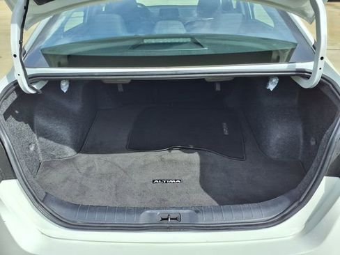 Used 2025 Nissan Altima 2.5 SV FWD image 12