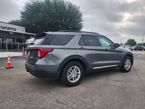 Used 2025 Ford Explorer Active image 3