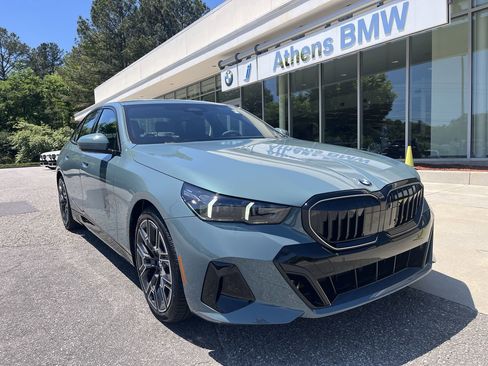 New 2026 BMW 530i w/ M Sport Package RWD image 1