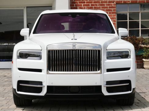 Used 2024 Rolls-Royce Cullinan w/ Cullinan Package AWD/4WD image 5