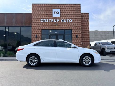 Used 2017 Toyota Camry LE FWD image 8