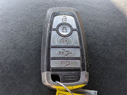 Certified 2018 Ford F450 Platinum w/ Platinum Ultimate Package image 30