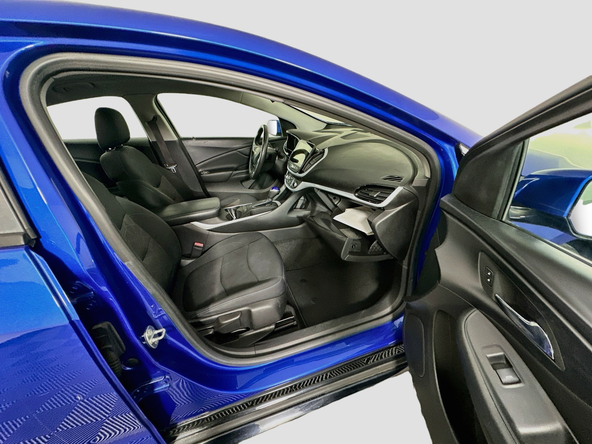 Used 2017 Chevrolet Volt LT w/ Comfort Package FWD image 29