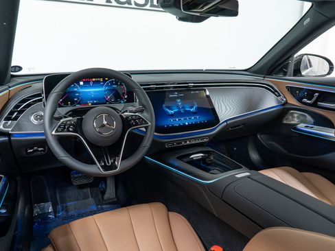 New 2026 Mercedes-Benz E 450 4MATIC Sedan image 16