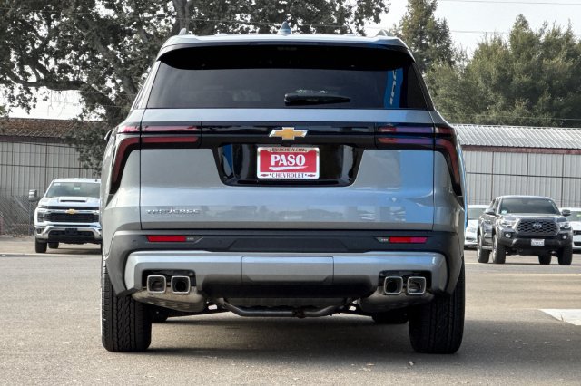 New 2027 Chevrolet Traverse LT w/ Sun and Wheel Package FWD image 8