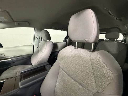 Used 2022 Toyota Sienna LE FWD image 9