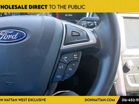 Used 2020 Ford Fusion SE image 12