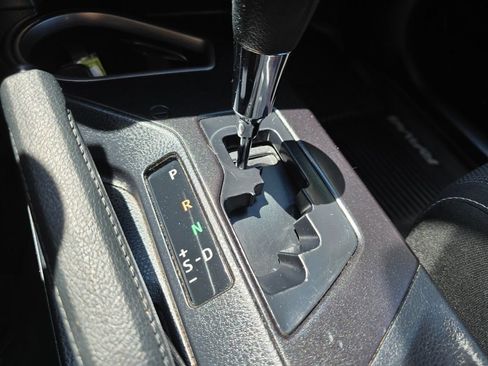 Used 2018 Toyota RAV4 LE AWD/4WD image 27