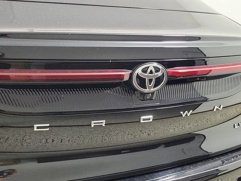 Used 2024 Toyota Crown AWD/4WD image 9