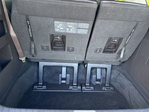 Used 2024 Kia Carnival LX FWD image 17