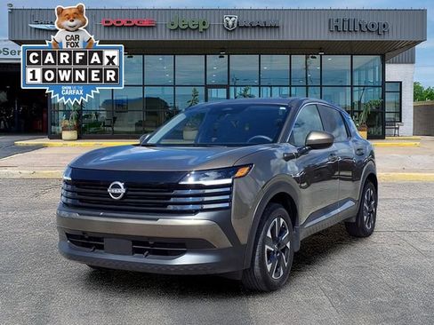 Used 2025 Nissan Kicks SV AWD/4WD image 1