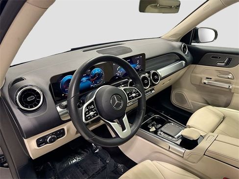 Certified 2021 Mercedes-Benz GLB 250 4MATIC image 9