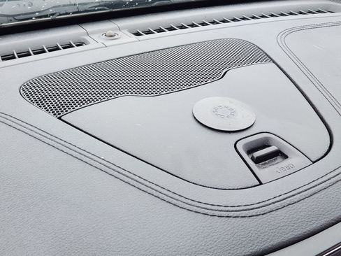 Used 2019 Jeep Cherokee Latitude Plus image 23