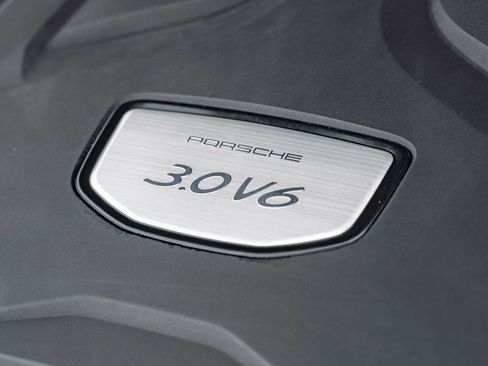 Used 2020 Porsche Cayenne image 6