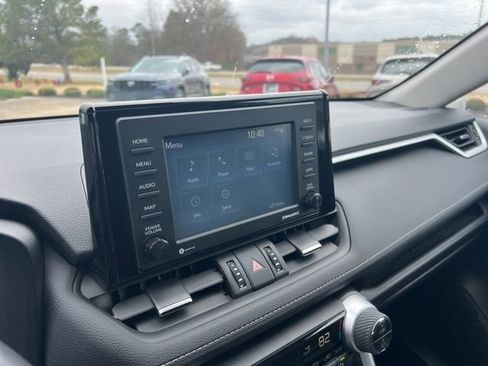 Used 2021 Toyota RAV4 XLE Premium image 20