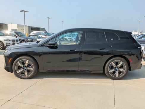 Used 2024 BMW iX xDrive50 w/ Sport Package AWD/4WD image 8