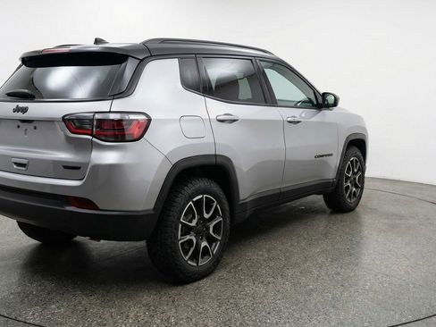 Used 2025 Jeep Compass Trailhawk AWD/4WD image 9